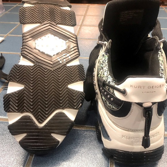 KURT GEIGER LONDON- New Unique Size 6 1/2 Classy Coveted & Popular Gold Monogram - Picture 7 of 16